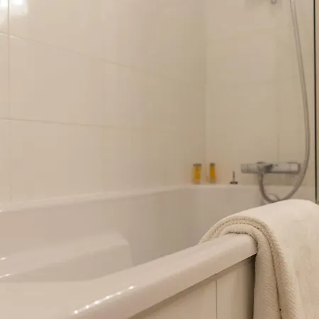 Mit Zwei Garagenstellplaetzen By Interhome * Colmar