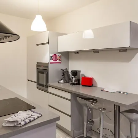 Mit Zwei Garagenstellplaetzen By Interhome 콜마