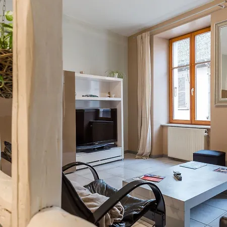 Mit Zwei Garagenstellplaetzen By Interhome * 콜마