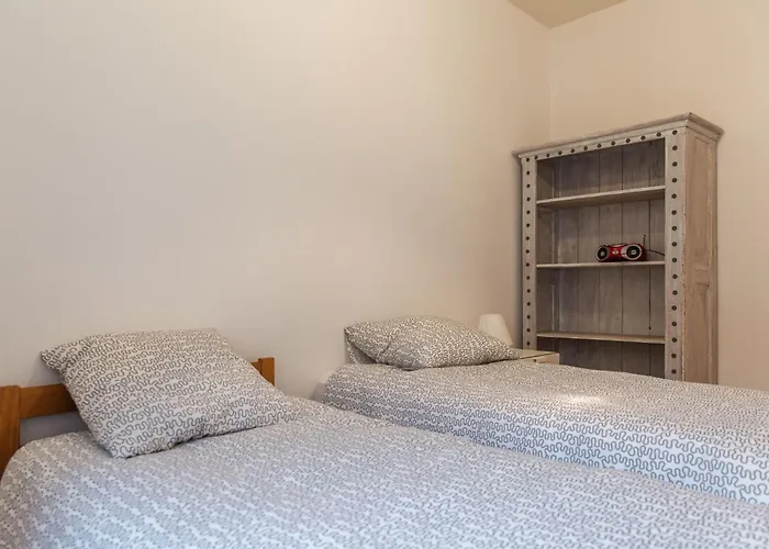 Appartement Mit Zwei Garagenstellplaetzen By Interhome *